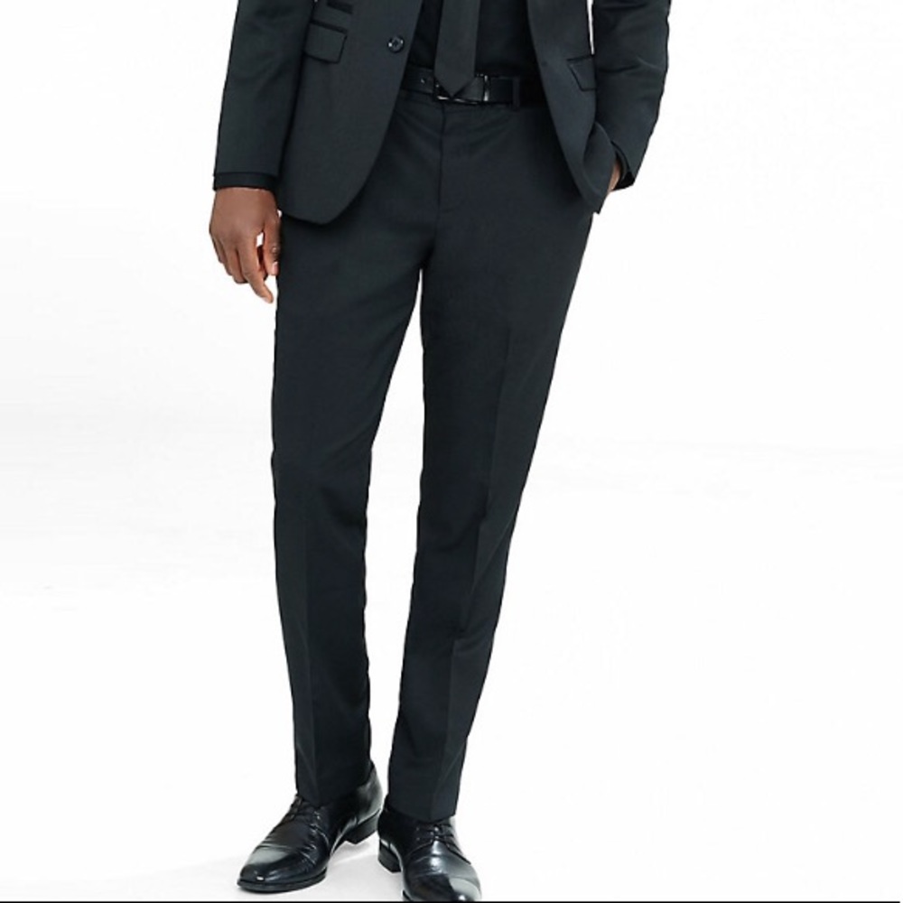 Slim fit dress pant. Great condition.